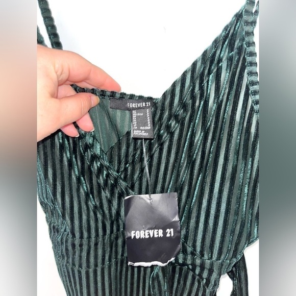 FOREVER 21 NWT Emerald Green Velvet Bodysuit Size Small - Picture 5 of 7
